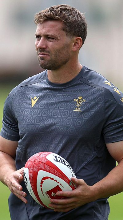 'Mae e'n gwybod fel mae ennill' - Ryan Elias yn sôn am rôl hyfforddi Leigh Halfpenny