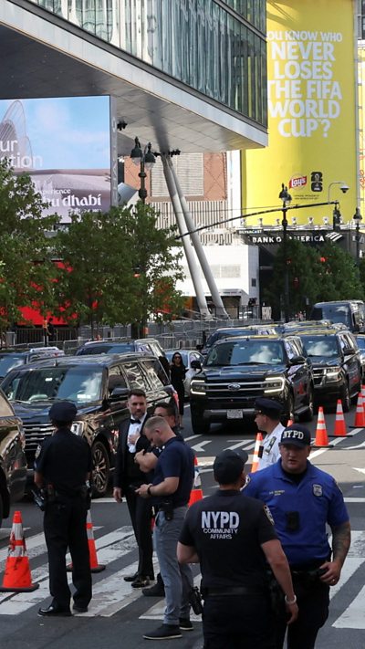 guests arrive at madison square garden