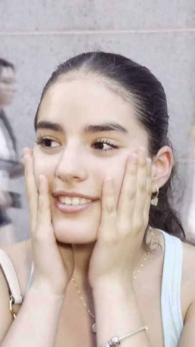 Fan is reacting to announcement of just married.