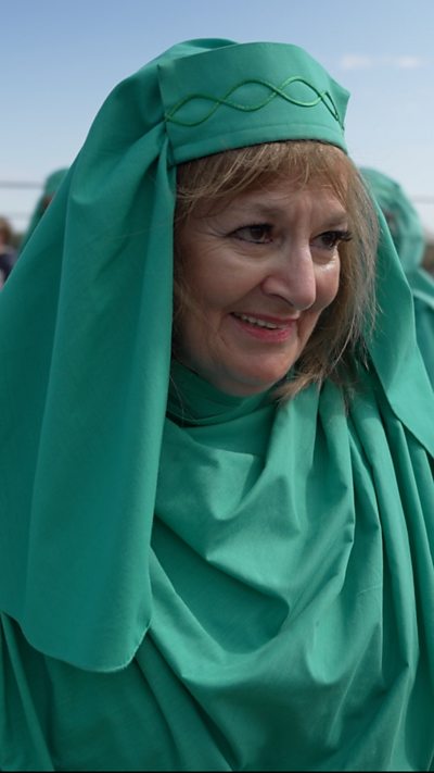 Gillian Elisa dan deimlad ar ôl cae ei hurddo