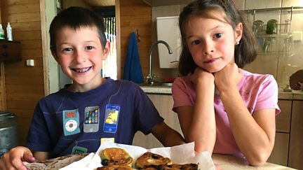 Liza, Tyra and Hamza: Liza Makes Blueberry Pancakes