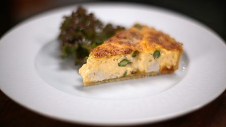 Chicken and asparagus quiche