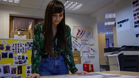 Featured image of post Junior Fashion Designer Salary Uk : The average salary for a fashion designer in united kingdom is £26,430.