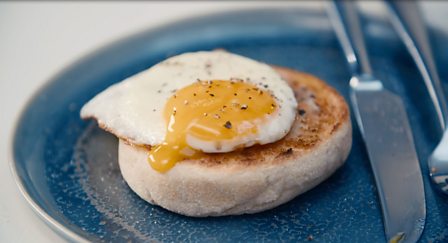 How To Fry Eggs - BBC Food