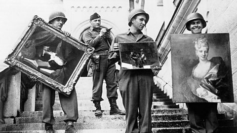 US soldiers recovering looted paintings in Germany