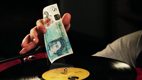 Curved £5 note on record