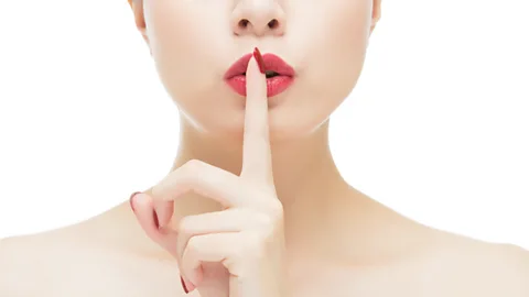 Crossing Continents, Crossing Continents, 33 Ways to Dispel a Chinese Mistress