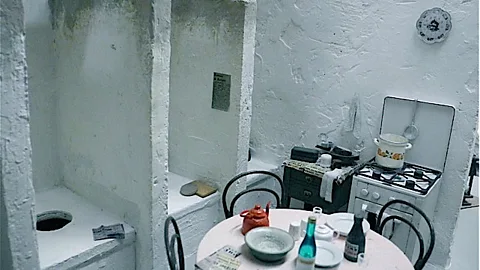 Witness History, Witness History, The Toilet