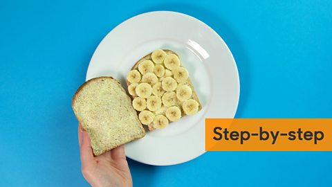 An image of an open banana sandwich with a step by step graphic next to it