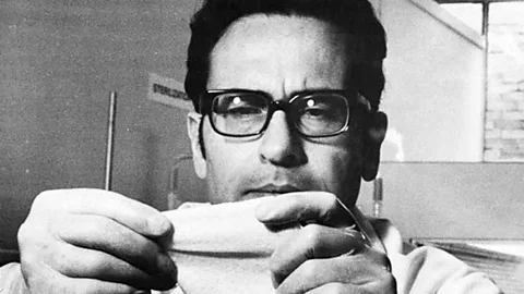 Witness History, Witness History, The Invention of Artificial Skin