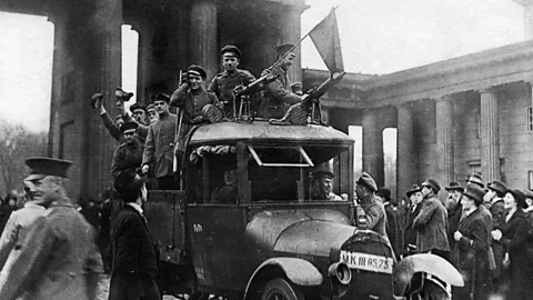 Witness History, Witness History, WW1: Revolution in Germany