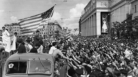 Witness History, Witness History, The USSR Opens Up to the West