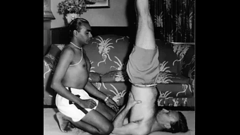 Witness History, Witness History, The yoga teacher and the violinist