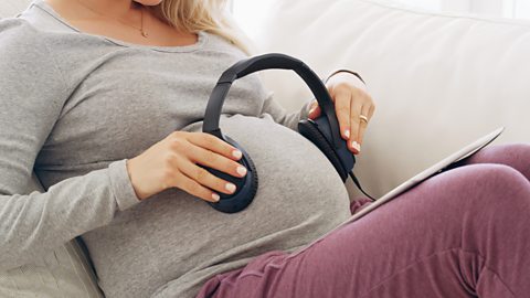 How do babies respond to music in the womb? - PARENTING SCIENCE