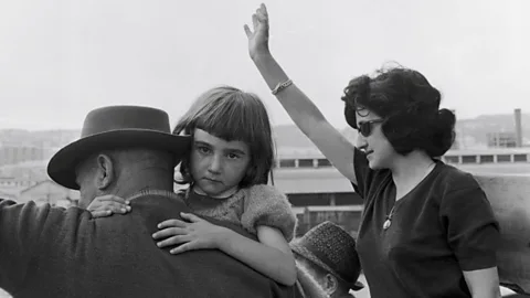 Witness History, Witness History, The mass exodus of Algeria's 'Pieds Noirs'