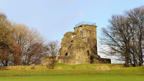 Crookston Castle