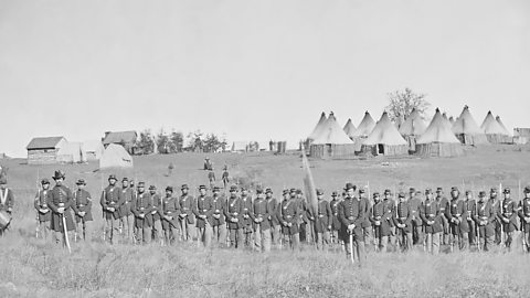 A photo showing a line of soldiers during the American Civil War.