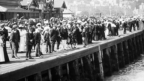 Crowds at Rothesay pier 