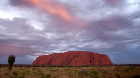 Witness History, Witness History, Handing back Uluru