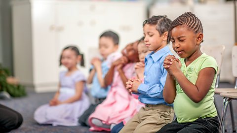 Non-religious beliefs – Children in school praying