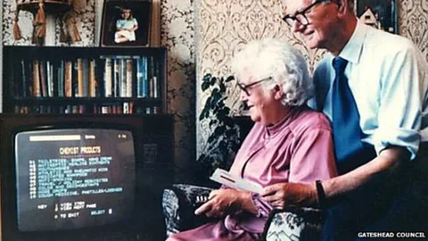 Witness History, Witness History, The unlikely pioneers of online shopping