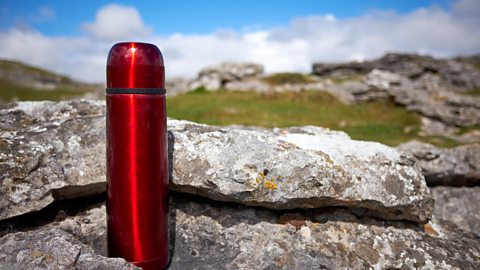 A photo of a vacuum flask 