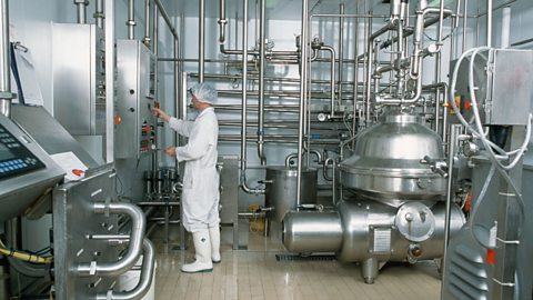 Milk processing equipment for pasteurisation and homonenisation of milk