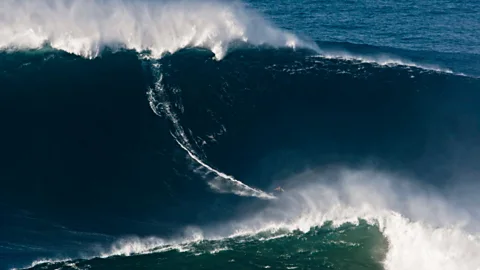 Sporting Witness, Sporting Witness, Surfing the world's biggest waves