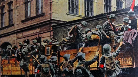 Witness History, Witness History, Hitler's beer hall putsch