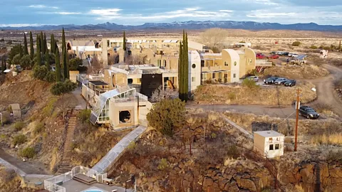 The utopian town built by 8,000 people in the desert