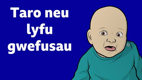 Babi yn clecian ei wefusau.