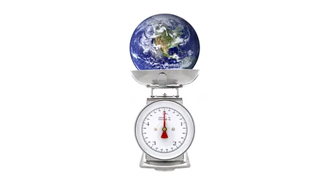 CrowdScience, CrowdScience, Does my equator look big in this?