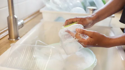 CrowdScience, CrowdScience, Do I really have to clean my recycling?