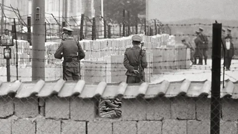 Witness History, Witness History, The building of the Berlin Wall