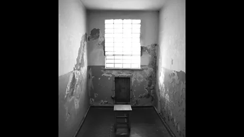 Witness History, Witness History, Inside an East German jail
