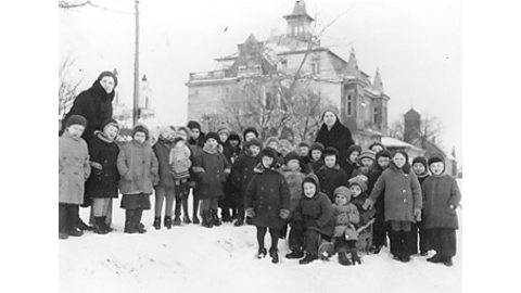 A black and white photograph of young Jewish children enjoying the snow in Kaunas, Lithuania.