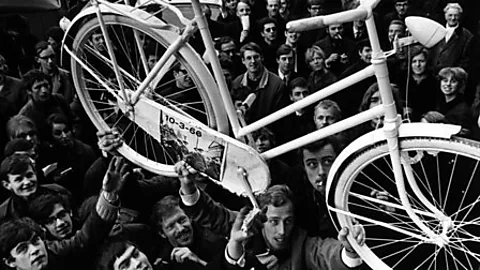 Witness History, Witness History, The first bicycle-sharing scheme