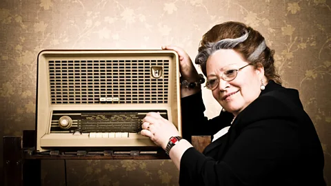 CrowdScience, CrowdScience, How does my radio work?