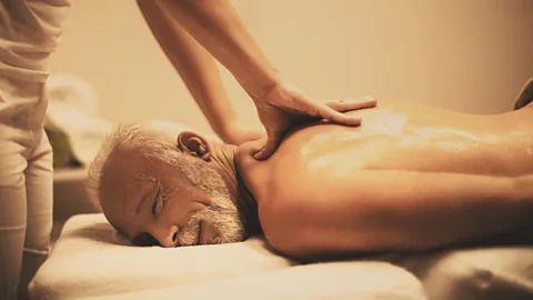 CrowdScience, CrowdScience, Does massage work?