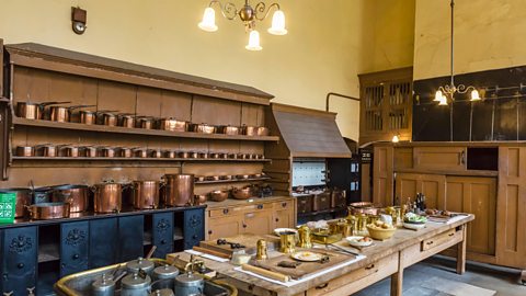 Primary Drama Workshop - Framework 2: Resource 5 - Slideshow: 'The Big House'