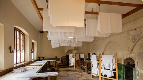 Primary Drama Workshop - Framework 2: Resource 5 - Slideshow: 'The Big House'