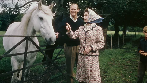 Queen in headscarf and matching skirt suit