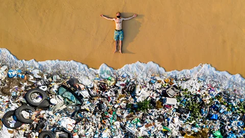 CrowdScience, CrowdScience, Are humans naturally clean and tidy?