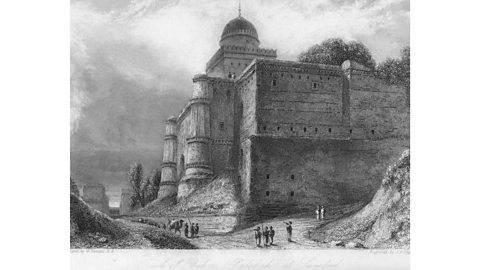 A black and white etching of the tomb of Babur. A large building with a dome and a few small windows stands prominently against the sky, surrounded by hills. There are visitors around the building.