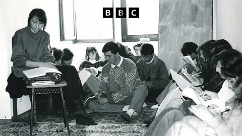 Witness History, Witness History, Kosovo’s house schools