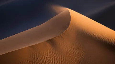 CrowdScience, CrowdScience, Where does the sand in a desert come from?