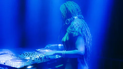 Business Daily, Business Daily, Music and business: Breaking in