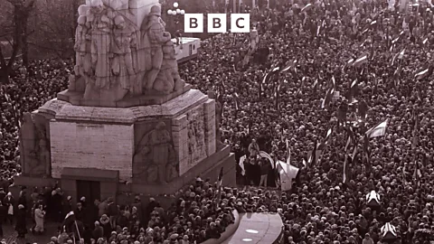 Witness History, Witness History, The ‘Barricades’ of Latvia