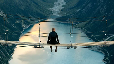 CrowdScience, CrowdScience, Why am I scared of bridges?