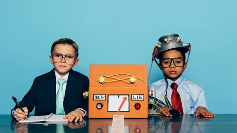CrowdScience, CrowdScience, Why do we lie?